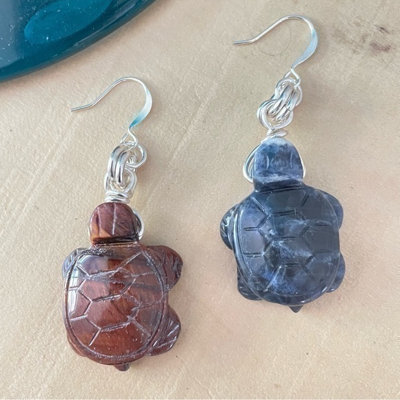 229 Handmade Asymmetric Carved Turtle Earring 225 Tiger Eye Lapis Ocean 21$